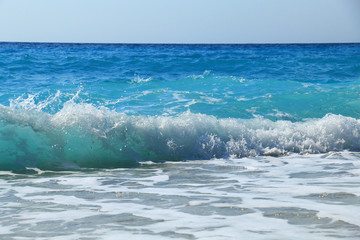 Fototapeta premium A splash of sea wave on the beach