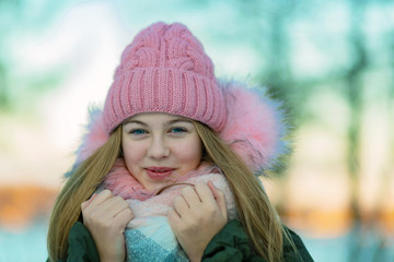 The young girl's hands were frozen in the street