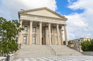Fototapeta premium United States Custom House in Charleston, SC