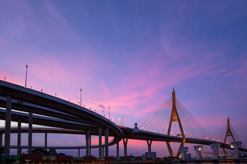 Fototapeta na wymiar バンコクのプミポン橋の夕景夜景