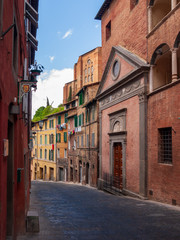 Fototapeta na wymiar Gasse in Siena