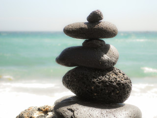 Fototapeta na wymiar Stone-Balance am Meer