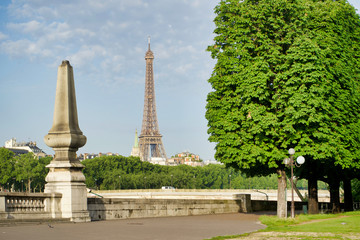 Fototapeta na wymiar PARIS, FRANCE - MAY 26, 2018: view of the Eiffel Tower from the Seine embankment