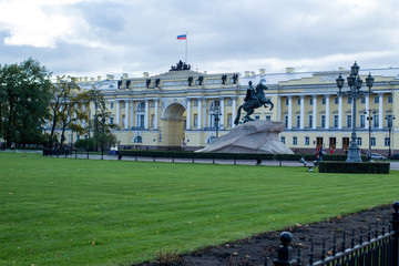 Fototapeta na wymiar palace in sankt petersburg