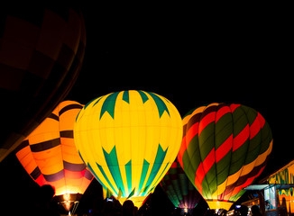 Fototapeta premium hot air balloon at night 