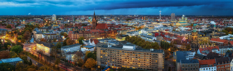Blick über Hannovers Innenstadt im Herbst - obrazy, fototapety, plakaty