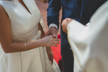 Fototapeta premium novios manos boda