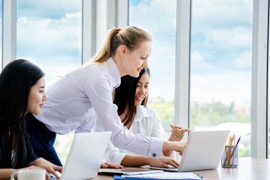 Foreign women entrepreneurs are coaching, strategically working through the laptop. Marketing Plan in the Digital World. Work that is understandable and quick will make a business successful.