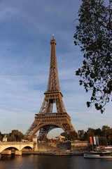 Fototapeta na wymiar La torre Eiffel
