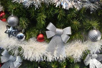Arbre de Noël à ruban argent