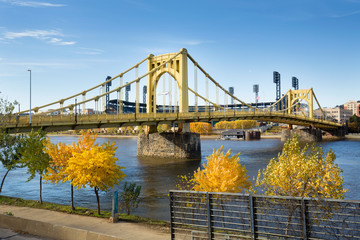Yellow bridges and fall foliage of Pittsburgh, Pennsylvania. - obrazy, fototapety, plakaty