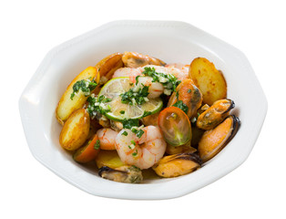 Stewed slices of potato with seafood