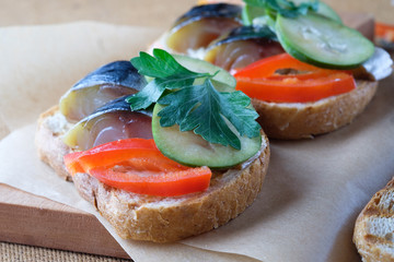 smoked fish sandwich mackerel tomato feihua paprika cheese