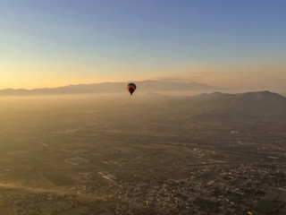 Amazing ballon flight at teotihuacan