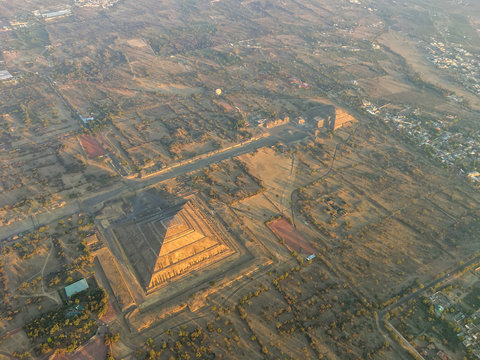  Hot air balloon flight over teotihuacan pyramids