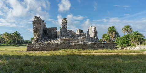 Fototapeta na wymiar maya ruins
