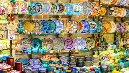 Fototapeta na wymiar Pottery in the grand bazaar of Istanbul, Turkey