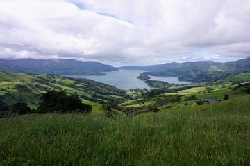 Plakat Panoramic Valley and Ocean Views from the Banks Peninsula Scenic Drive to Akaroa, South Island, New Zealand