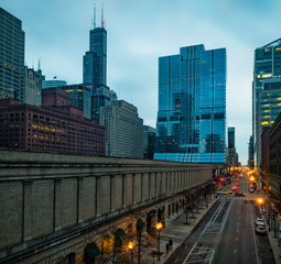 Fototapeta premium Clinton Street in the West Loop neighborhood. Urban scene with view of tallest tower building. Main streets in Chicago, streets in Illinois.