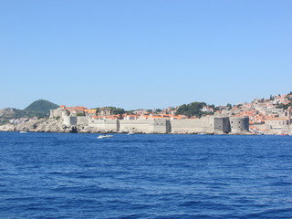 Fototapeta na wymiar Panoramic view of all Dubrovnik old town from the adriatic sea, Croatia