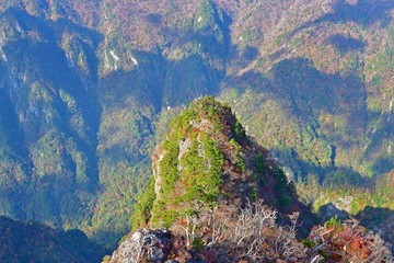 大台ケ原山大蛇嵓の晩秋の情景