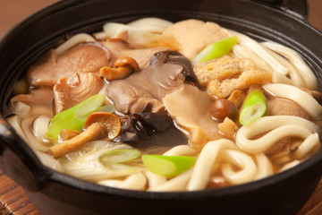 きのこの鍋焼きうどん
