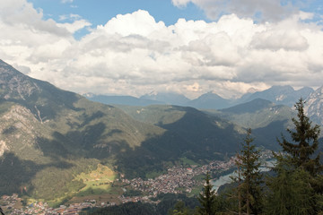 Obraz premium Auronzo di Cadore: Italy: panoramic view from the top of the mountain.