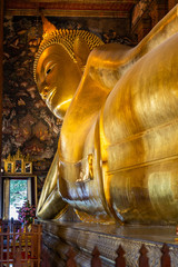 berühmter liegender Buddha im Wat Pho
