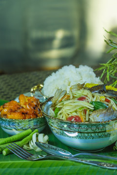 Som tam poo pla ra kung sod (Papaya Salad put black crabs, pickled fish and fresh shrimp) is popular native food, Eat with sticky rice and grilled chicken. You will have a wonderful eating experience.