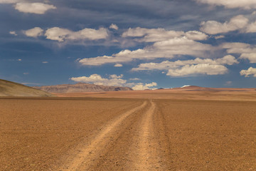 Fototapeta na wymiar Dirt road in a high desert. Altiplano, Bolivia
