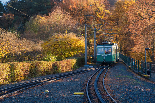 Die Drachenfelsbahn in K&ouml;nigswinter im Herbst