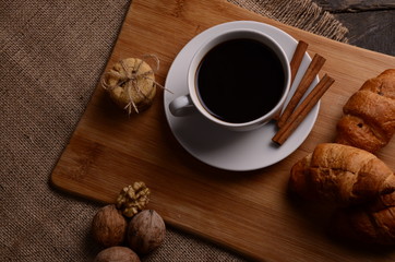 Kahve , kuruvasan, kurabiye