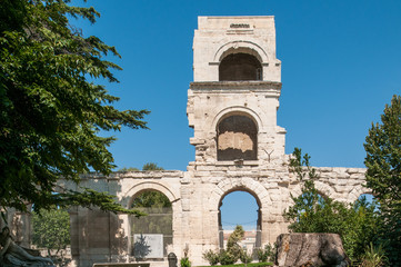 Fototapeta na wymiar Eingang zum römischen Theater in Arles