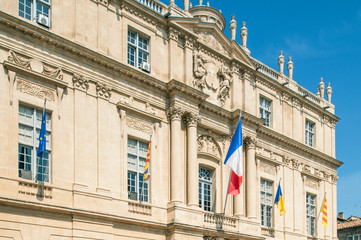 Fototapeta na wymiar Rathaus in Arles in Südfrankreich