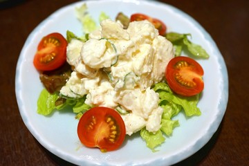 ポテトサラダとトマト