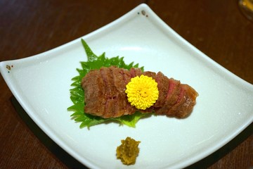 お皿に乗った牛肉
