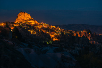 Fototapeta na wymiar night view of Uchisar fortress