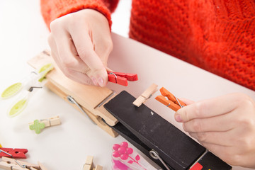Terapia ręki.  Ćwiczenia na sprawność ruchową dłoni i palców. © doroguzenda
