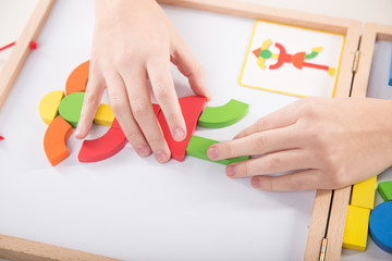 Terapia ręki. Ćwiczenia na sprawność ruchową dłoni i palców.  © doroguzenda