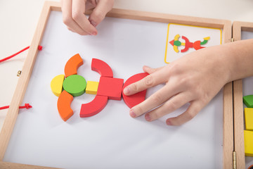 Terapia ręki. Ćwiczenia na sprawność ruchową dłoni i palców.  © doroguzenda