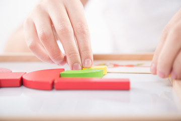 Terapia ręki. Ćwiczenia na sprawność ruchową dłoni i palców.  © doroguzenda