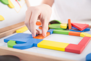 Terapia ręki. Ćwiczenia na sprawność ruchową dłoni i palców.  © doroguzenda