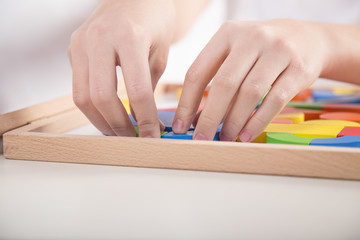 Terapia ręki. Ćwiczenia na sprawność ruchową dłoni i palców.  © doroguzenda