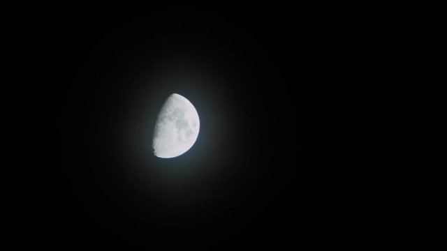 A realtime shot of the nes moon in the night sky.
