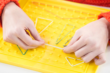 Terapia ręki. Ćwiczenia na sprawność ruchową dłoni i palców.  © doroguzenda