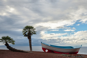 Fototapeta premium Wood boat on the beach.