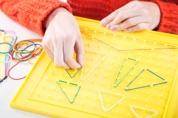 Terapia ręki. Ćwiczenia na sprawność ruchową dłoni i palców.  © doroguzenda