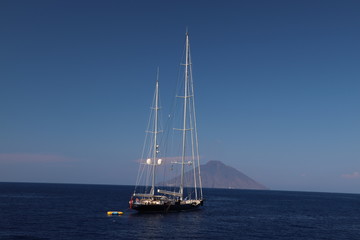 voilier  sicile-mer Tyrrhénienne-Iles Eoliennes volcan