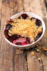 crumble and berry fruit