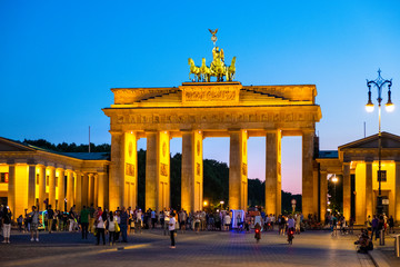 Obraz premium Berlin, Germany - Historic Brandenburg Gate - Brandenburger Tor - at the Pariser Platz square in the Mitte quarter of Berlin